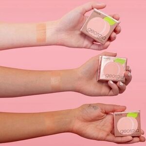 🆕️Benefit Georgia Golden Peach Powder Blush